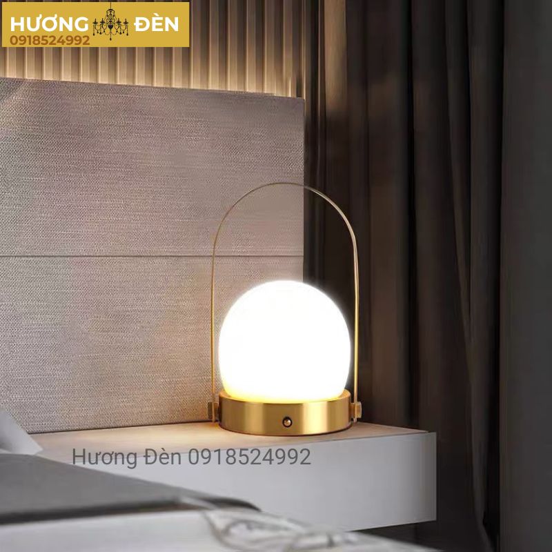 den-ban-trang-tri-chinh-hang-db58